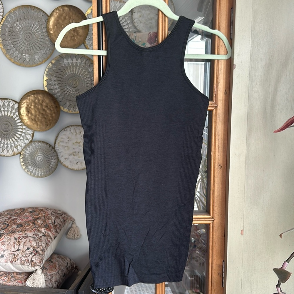EUC Lululemon tank 6